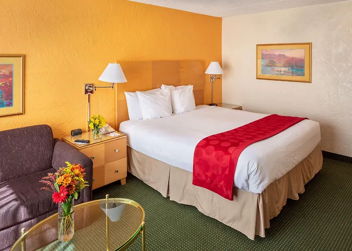 Ramada By Wyndham Hotel Tucson