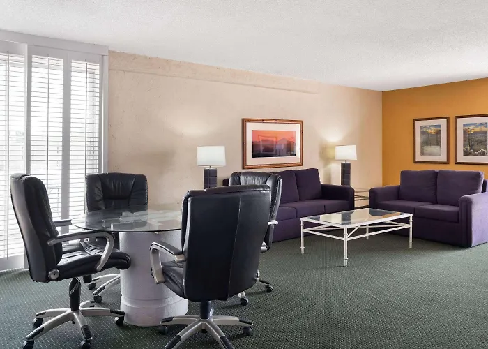 Ramada By Wyndham Hotel Tucson