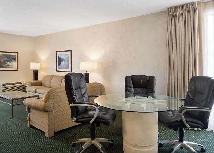Ramada By Wyndham 3*